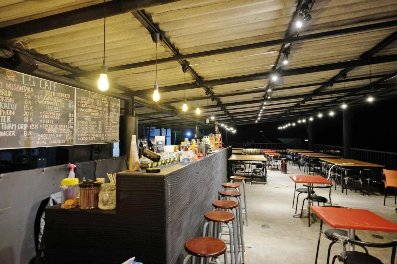 Zen Rooms B Walk Batu Malang Eksteriør billede